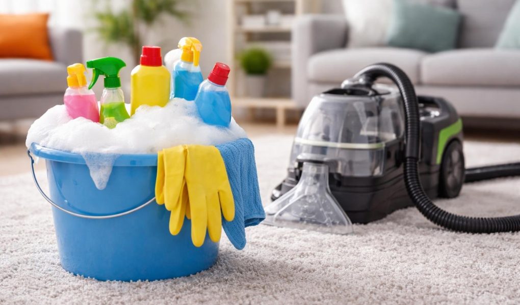 seau-mousse-flacons-nettoyants-salon